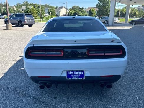 Used 2019 Dodge Challenger SXT AWD/4WD image 5