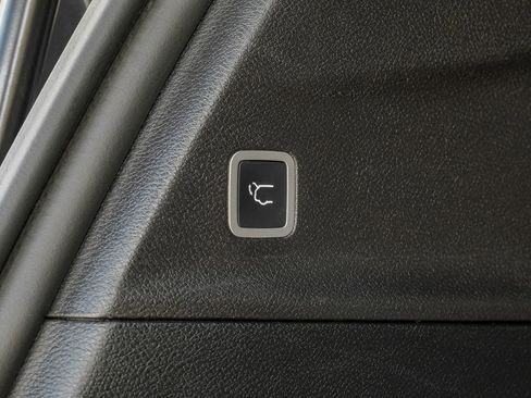 Used 2021 Chrysler Pacifica Touring-L w/ Uconnect Theater Family Group FWD image 67