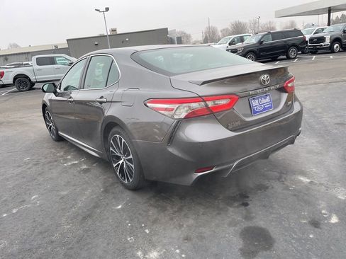 Used 2018 Toyota Camry SE w/ Moonroof Package image 6
