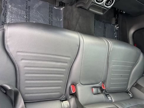 Used 2025 Mercedes-Benz C 300 4MATIC Sedan image 22