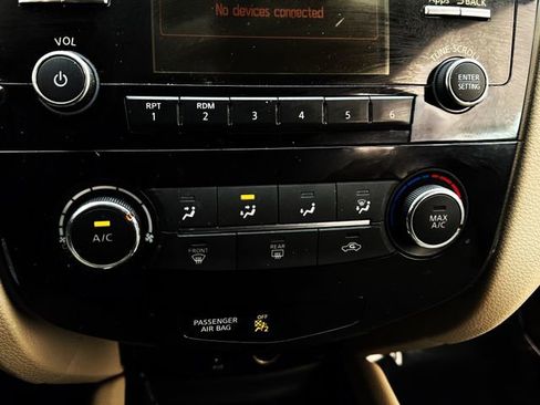 Used 2016 Nissan Rogue S image 22