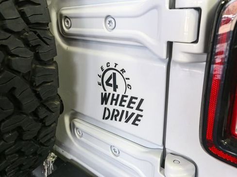Used 2024 Jeep Wrangler Unlimited AWD/4WD image 12