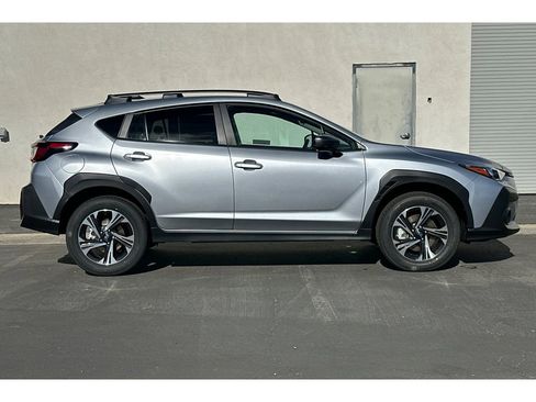 Used 2026 Subaru Crosstrek 2.0i Premium AWD/4WD image 2