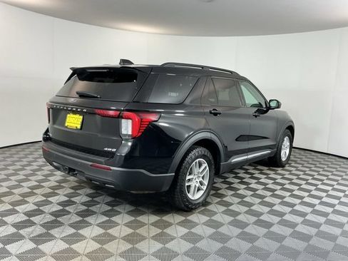 Used 2025 Ford Explorer Active AWD/4WD image 5