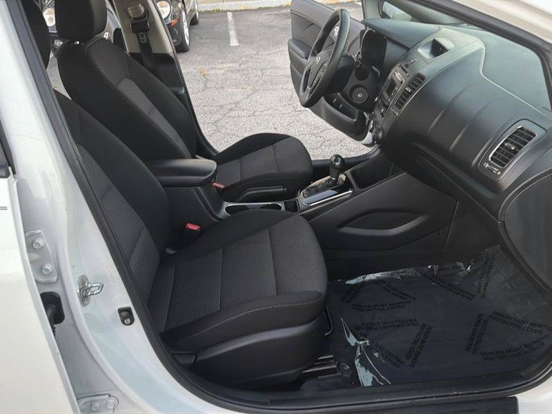 Used 2017 Kia Forte LX FWD image 17