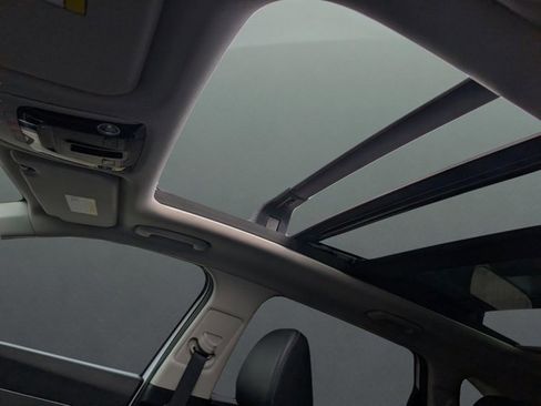 Used 2024 Kia Sorento S w/ Panoramic Sunroof Package image 19