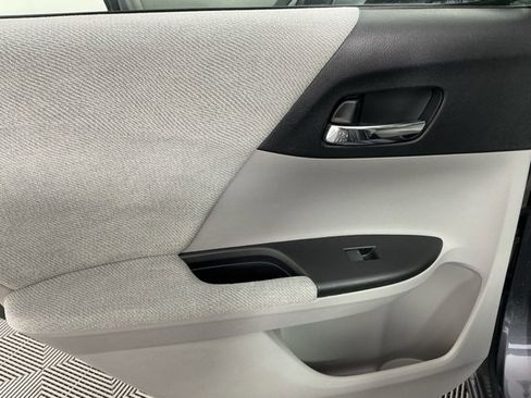 Used 2013 Honda Accord LX image 9