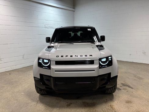 New 2026 Land Rover Defender 130 X-Dynamic SE image 3