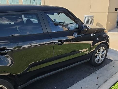 Used 2015 Kia Soul + FWD image 7