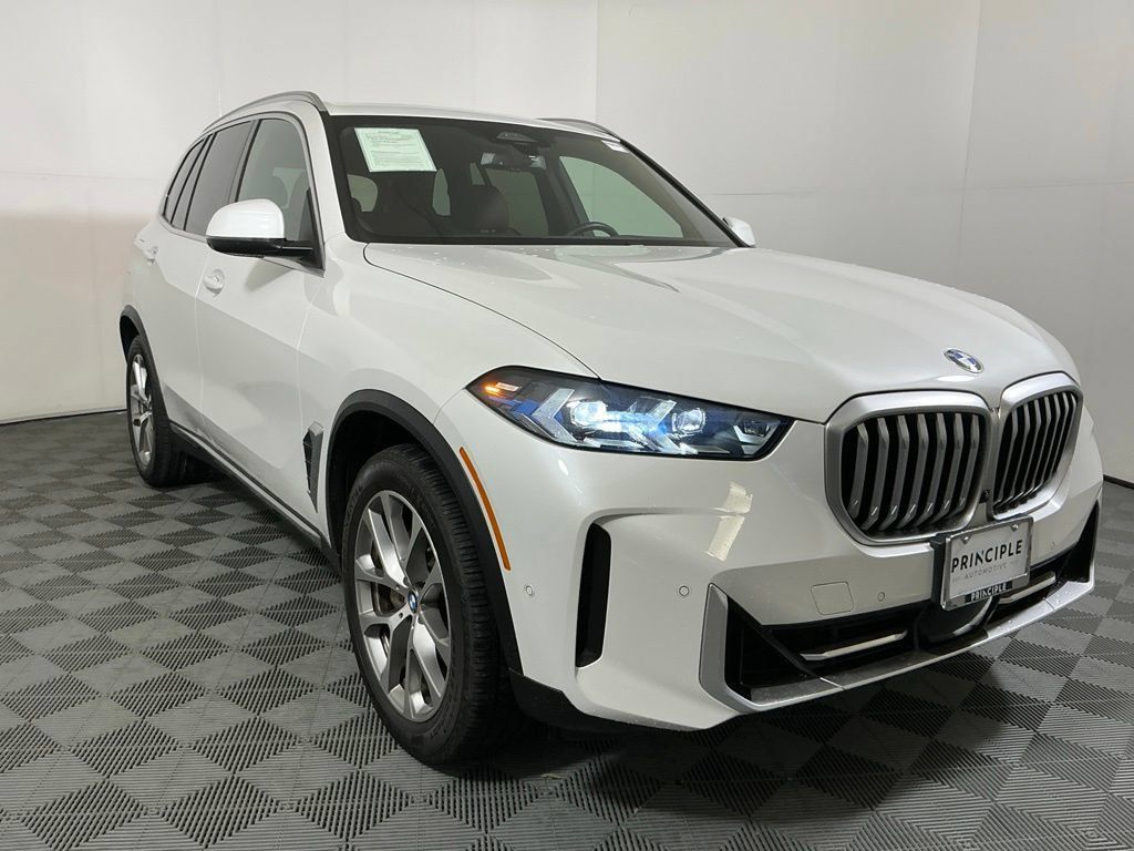 Certified 2024 BMW X5 xDrive40i w/ Premium Package AWD/4WD image 4