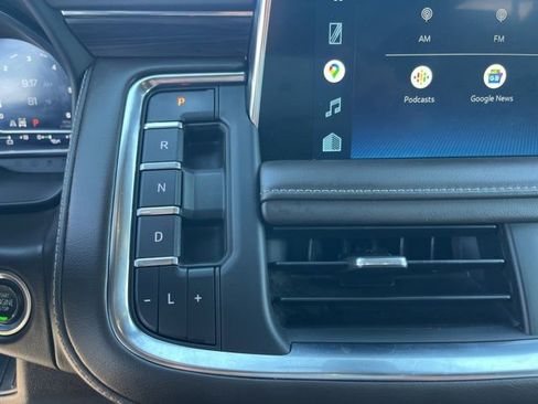 Used 2022 Chevrolet Suburban Z71 w/ Z71 Off-Road Package AWD/4WD image 23