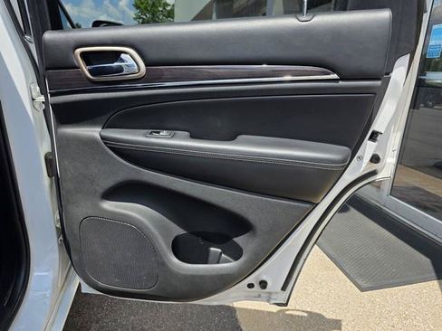Used 2016 Jeep Grand Cherokee Overland AWD/4WD image 26