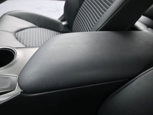 Used 2024 Toyota Camry SE image 32