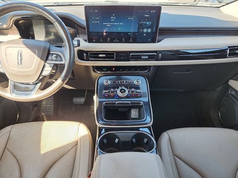 Used 2022 Lincoln Nautilus Reserve image 9