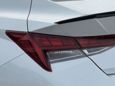 Certified 2025 Hyundai Elantra SEL image 9