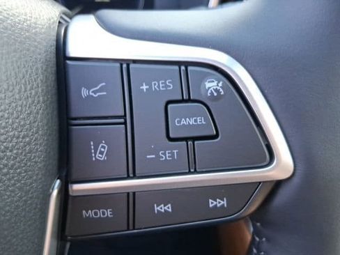 New 2026 Toyota Highlander Platinum AWD/4WD image 18