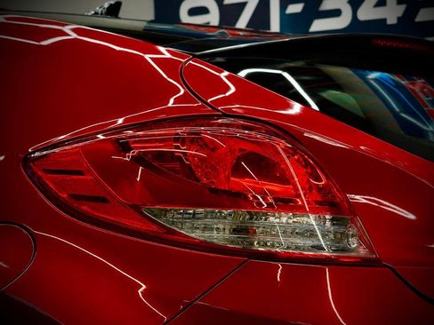 Used 2013 Hyundai Veloster w/ Tech Pkg FWD image 7