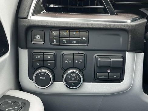 New 2025 Chevrolet Suburban Premier image 32