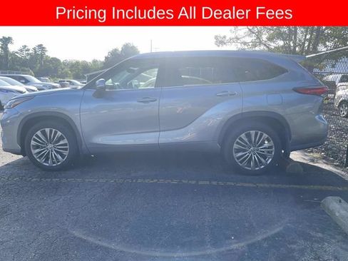 Used 2022 Toyota Highlander Platinum AWD/4WD image 3
