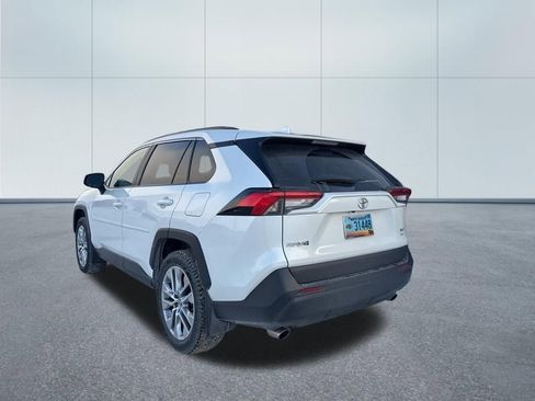Used 2022 Toyota RAV4 XLE Premium image 6