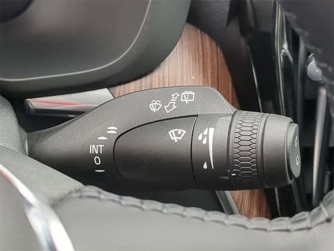 Used 2021 Volvo XC60 T5 Momentum w/ Premium Package image 24