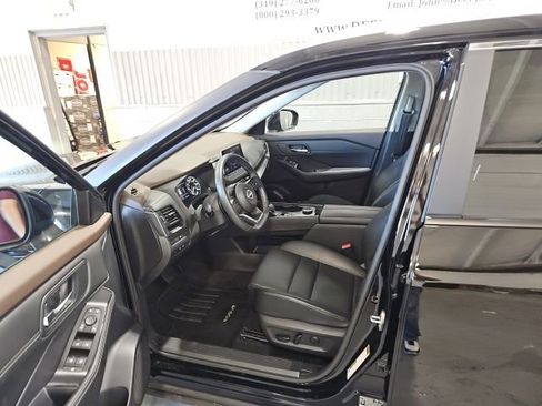 Certified 2023 Nissan Rogue SV w/ SV Premium B Package AWD/4WD image 9