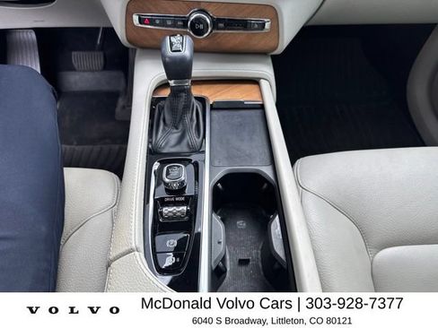 Used 2021 Volvo XC90 T6 Momentum w/ Climate Package AWD/4WD image 11