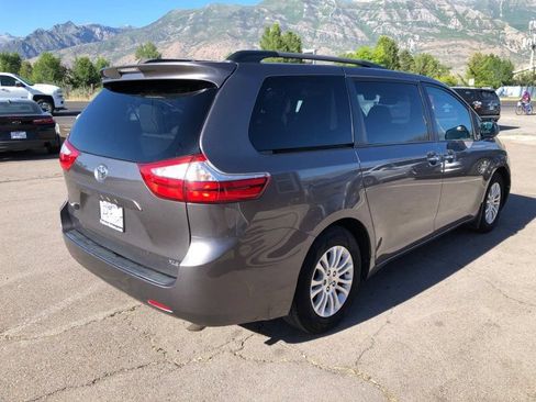 Used 2015 Toyota Sienna XLE FWD image 5