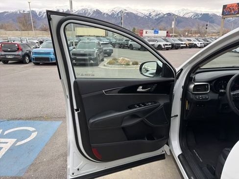 Used 2017 Kia Sorento SX image 10