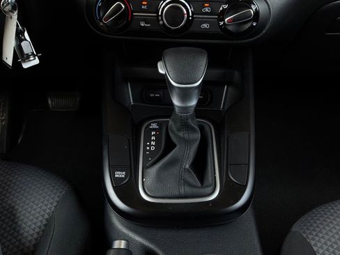 Used 2025 Kia Soul LX w/ LX Technology Package FWD image 21