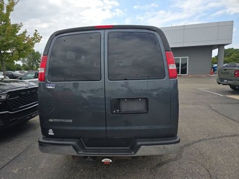 Used 2017 Chevrolet Express 2500 LT w/ LT Preferred Equipment Group RWD image 5