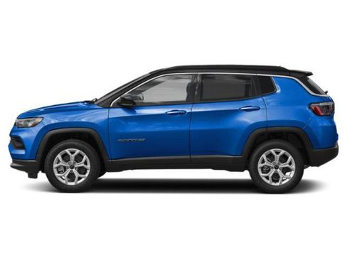 Used 2025 Jeep Compass Limited image 3