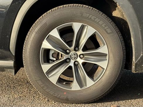 Certified 2023 Toyota Highlander XLE image 9