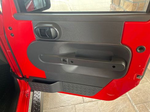 Used 2010 Jeep Wrangler Unlimited Sport image 17