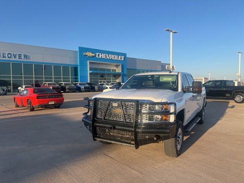 Used 2019 Chevrolet Silverado 2500 W/T w/ WT Convenience Package image 2