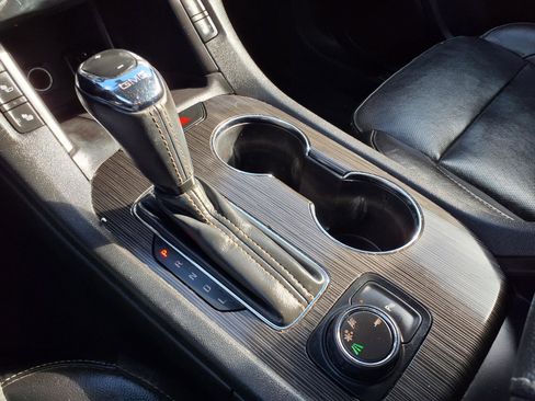 Used 2017 GMC Acadia SLT image 11