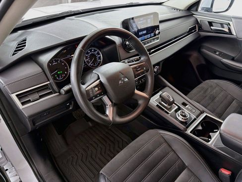 Used 2024 Mitsubishi Outlander SE AWD/4WD image 16
