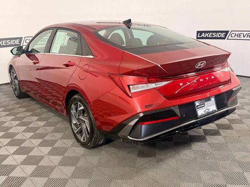 Used 2025 Hyundai Elantra SEL FWD image 4