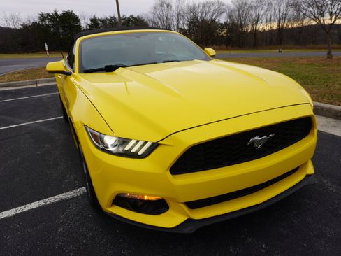 Used 2015 Ford Mustang Convertible w/ Equipment Group 051A image 16