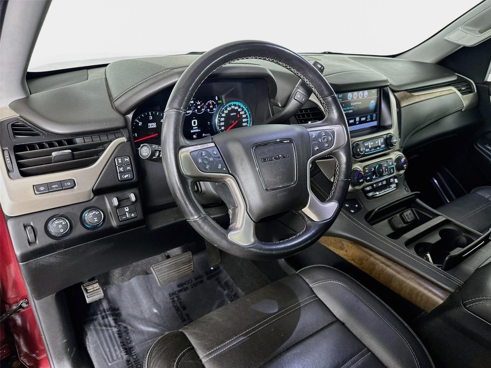 Certified 2020 GMC Yukon Denali w/ Denali Premium Package AWD/4WD image 9