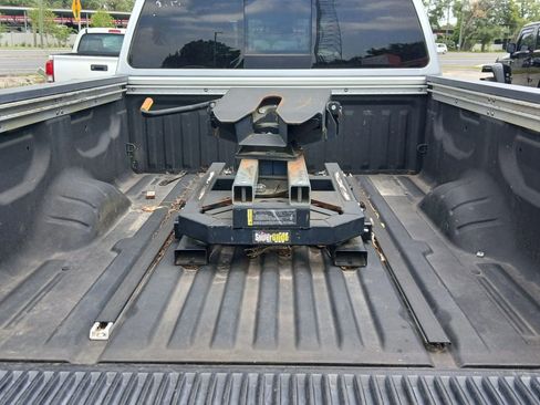Used 2017 Nissan Titan SL RWD image 6