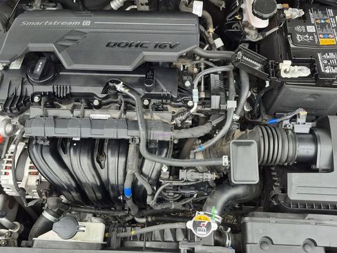 Used 2022 Hyundai Elantra SEL image 17