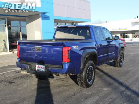 Used 2024 Toyota Tacoma TRD Off-Road image 4