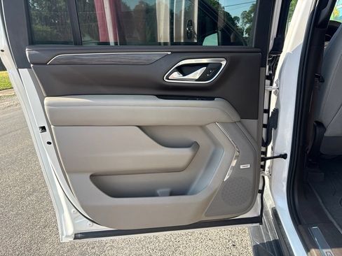 Used 2023 GMC Yukon XL SLT AWD/4WD image 23
