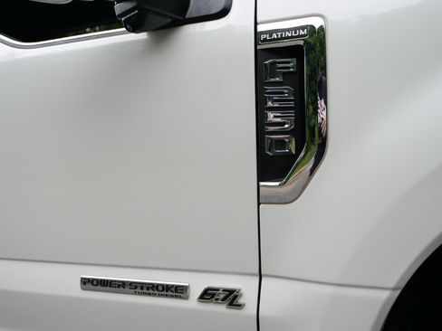 Used 2020 Ford F250 Platinum w/ FX4 Off-Road Package AWD/4WD image 45