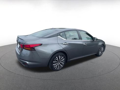 Used 2025 Nissan Altima 2.5 SV image 15