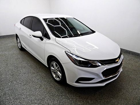 Used 2017 Chevrolet Cruze LT w/ Convenience Package image 3