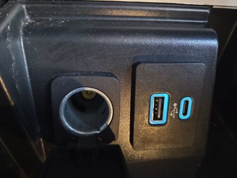 Used 2024 Ford Explorer XLT w/ Equipment Group 202A RWD image 27