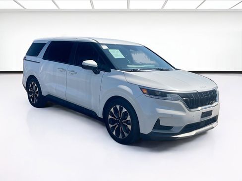 Used 2022 Kia Carnival EX FWD image 3