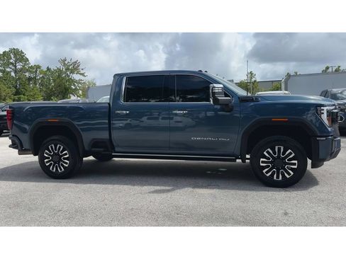 Certified 2024 GMC Sierra 2500 Denali Ultimate AWD/4WD image 2
